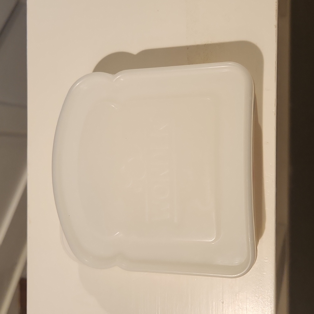 Wonderbread plastic sandwich container